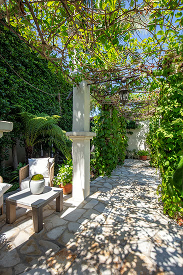 Walden Drive garden 1