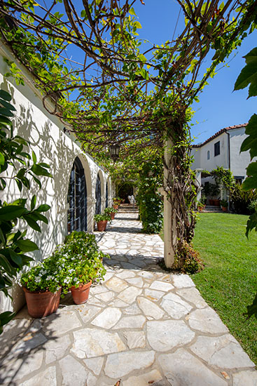 Walden Drive garden 2